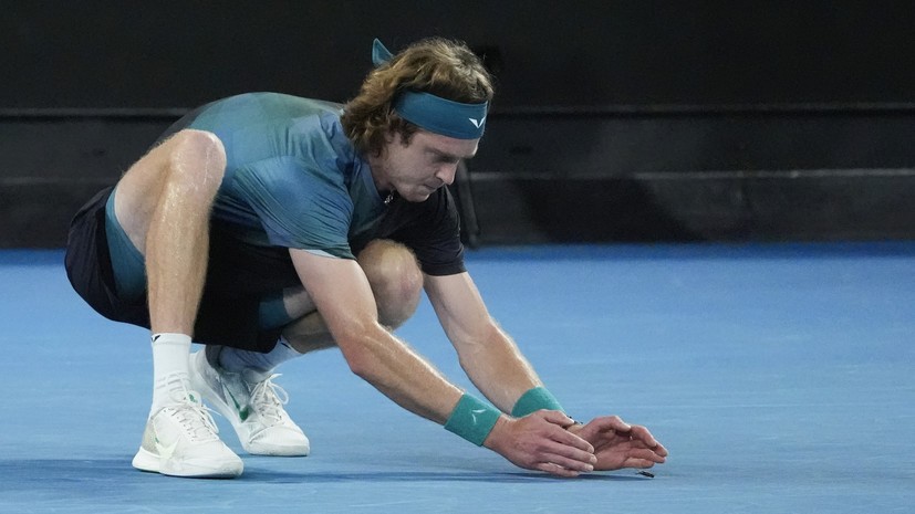 Доставка суши на корт, спасение кузнечика, приёмы кунг-фу и шутки звёзд: что обсуждают в разгар Australian Open